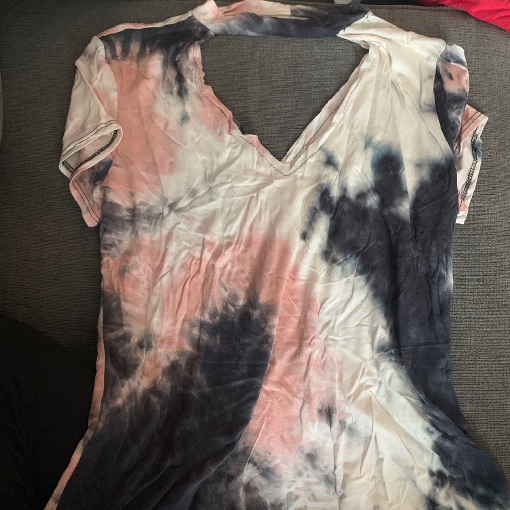 tie dye v neck shirt with choker